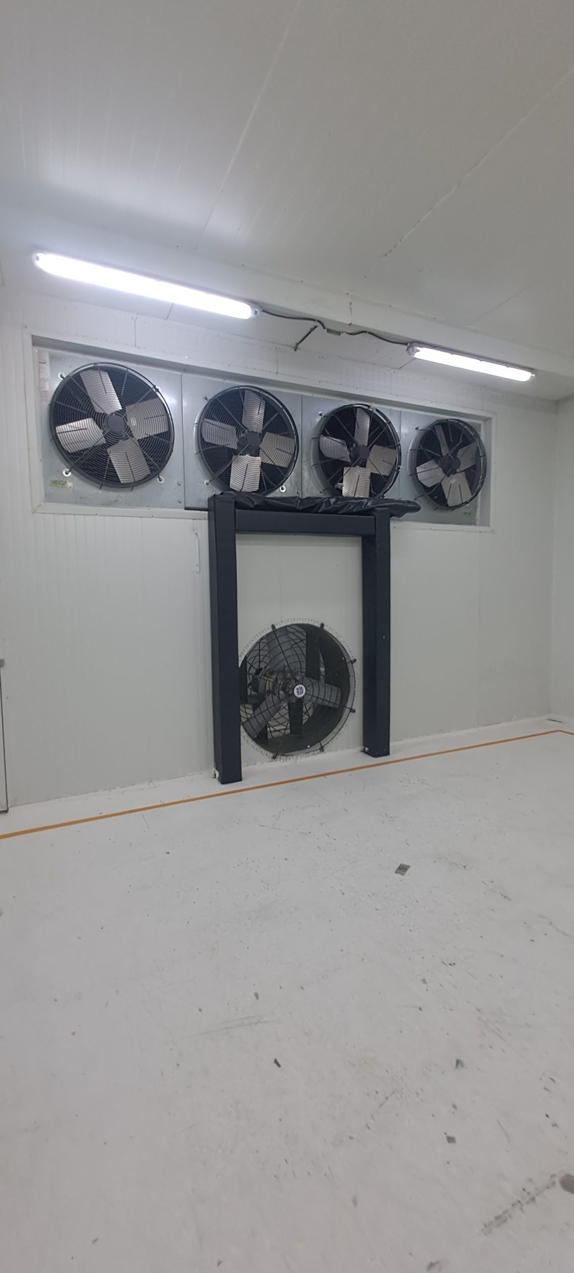 Frigorífico, Difusor Alto perfil, ventilador axial y colchones para área de preenfrio